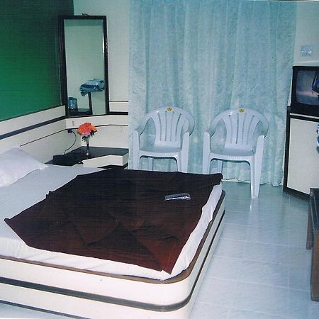 Hotel Parijat 판치가니 외부 사진